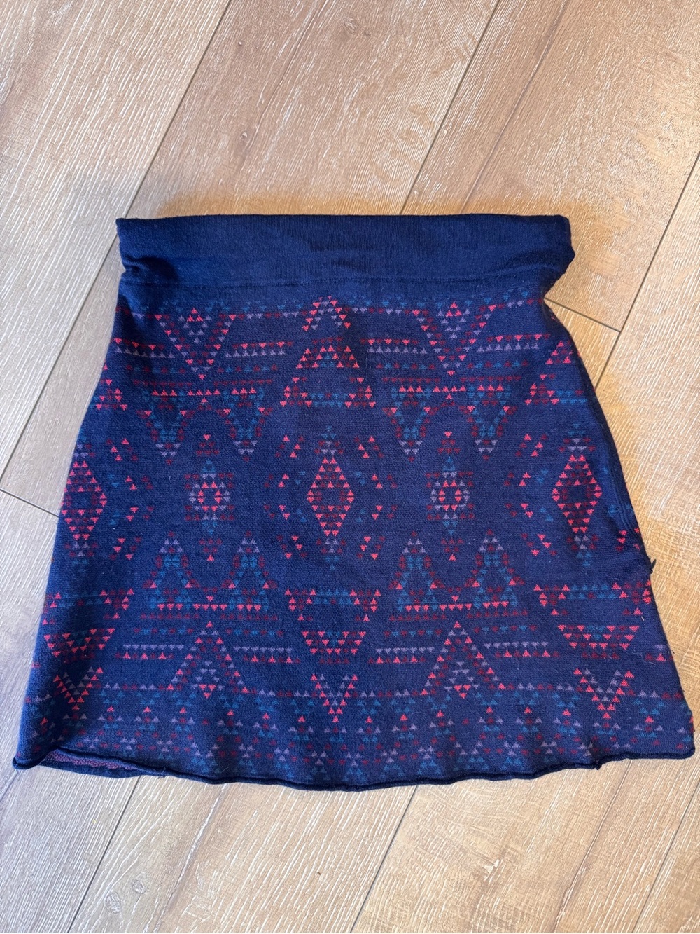 Title 9 Athletic Navy and Red Patterned Knit Mini Skirt
